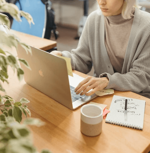 TrustTraderAI illustrazione del team di supporto